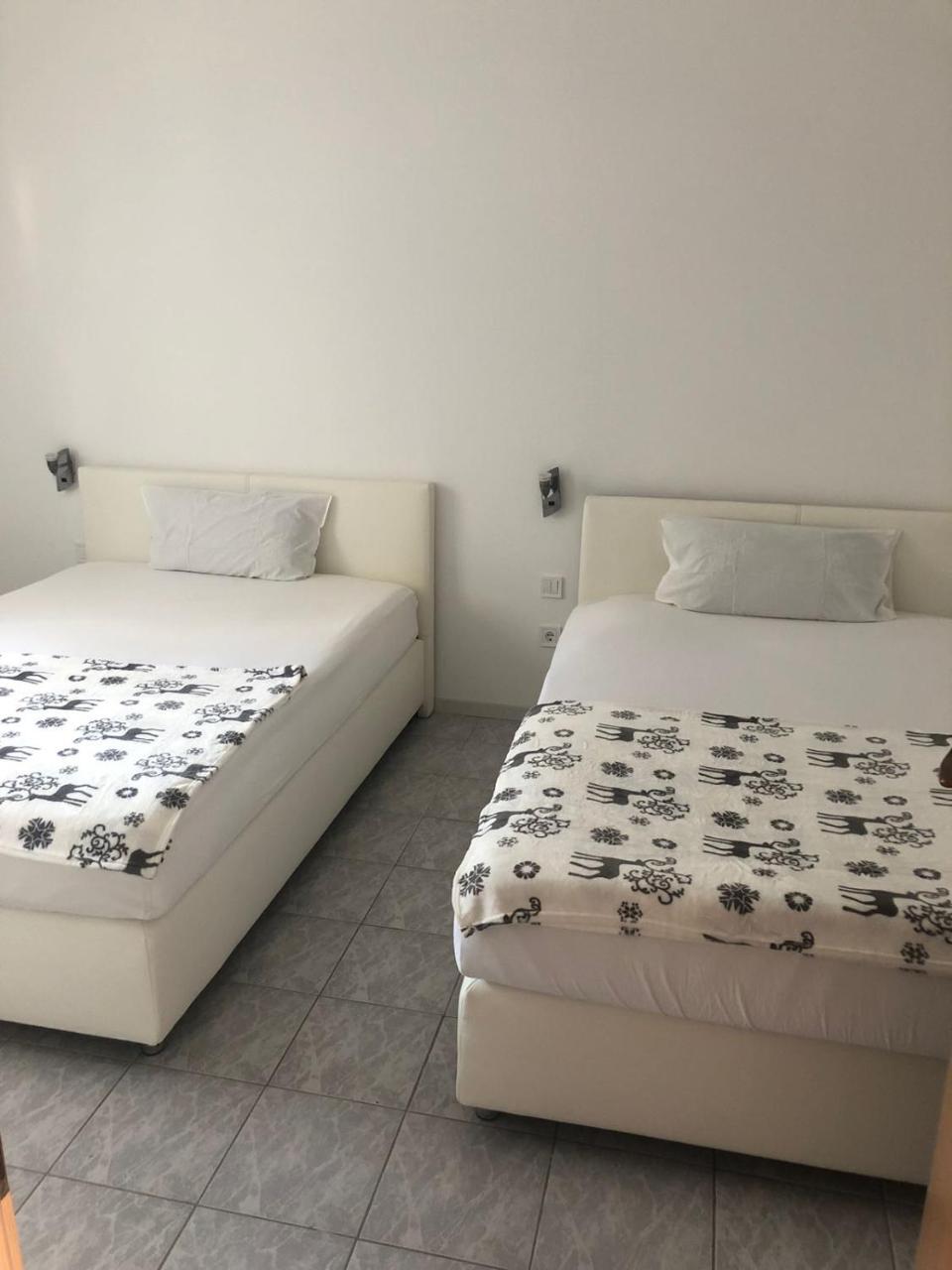 Apartman Ylli Nečujam Extérieur photo